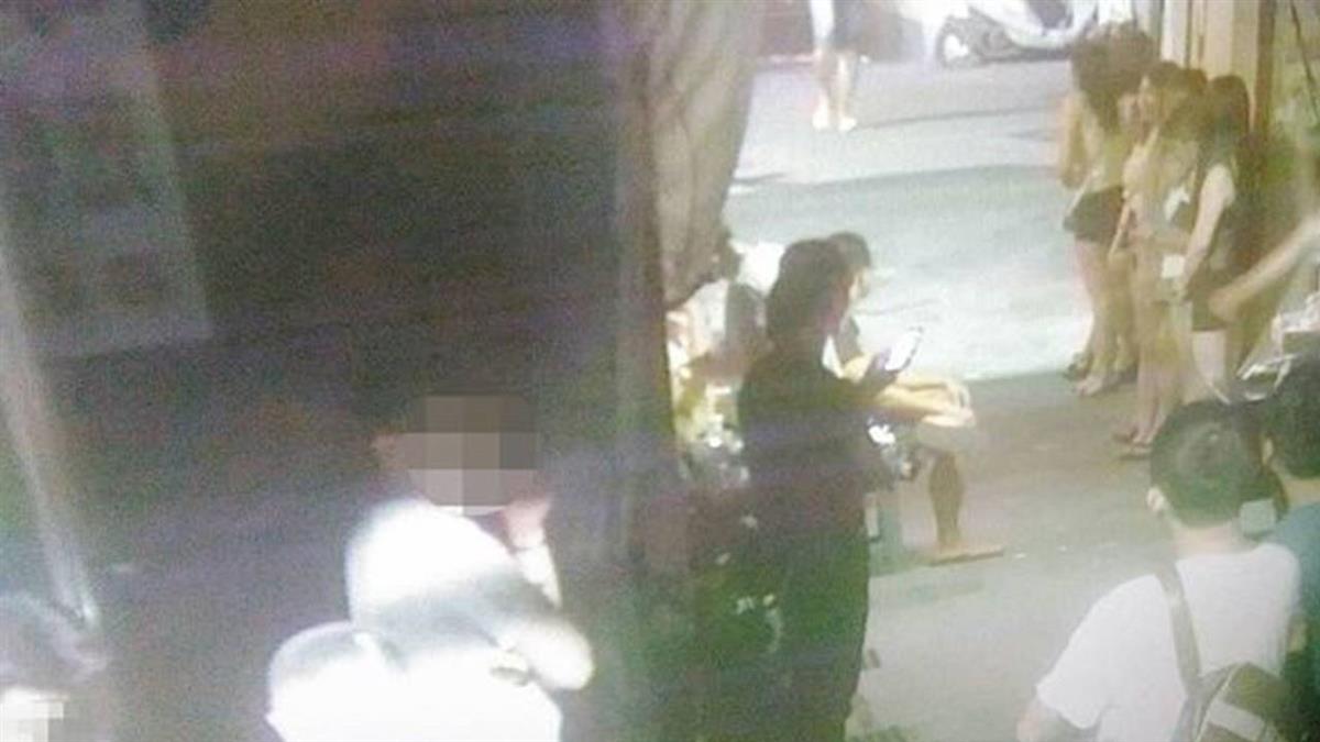 15分鐘1500元!淫樂一條街 各國佳麗排排站等「配對」