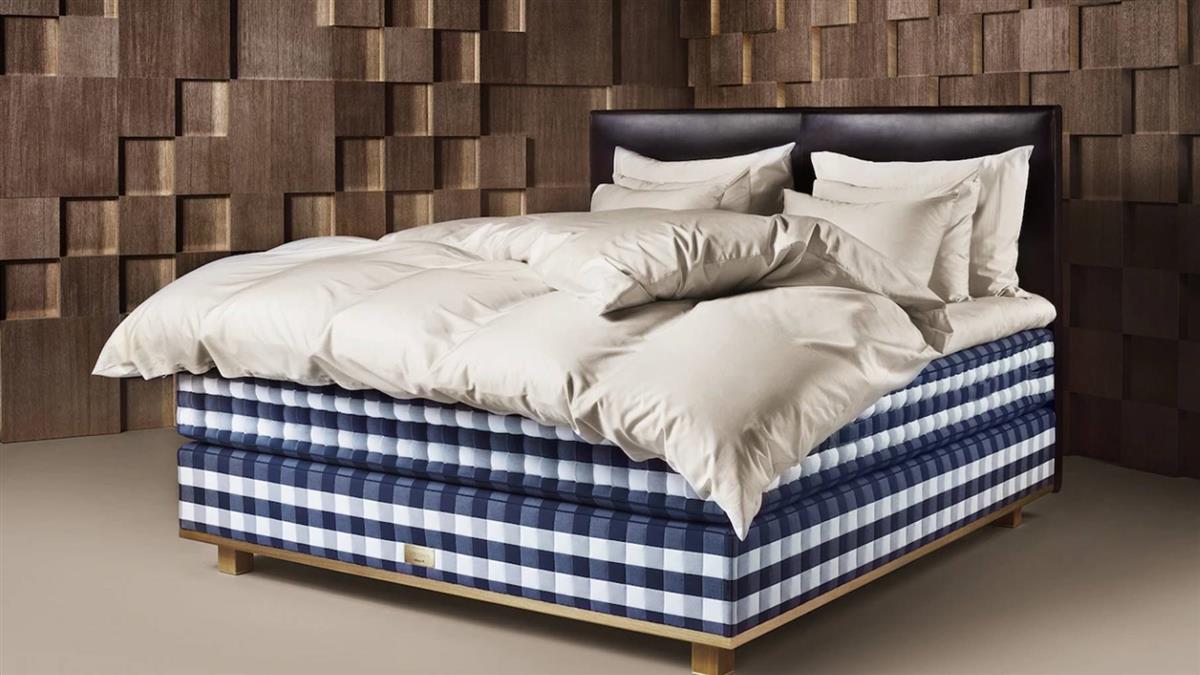 看中神級床墊！70歲阿公576萬鈔票裝箱 保鑣護送付現