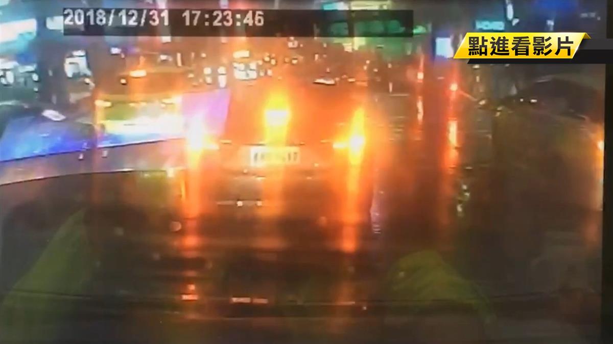 孕婦出血急送醫！惡駕駛擋救護車 鳴笛、敲窗就是不讓