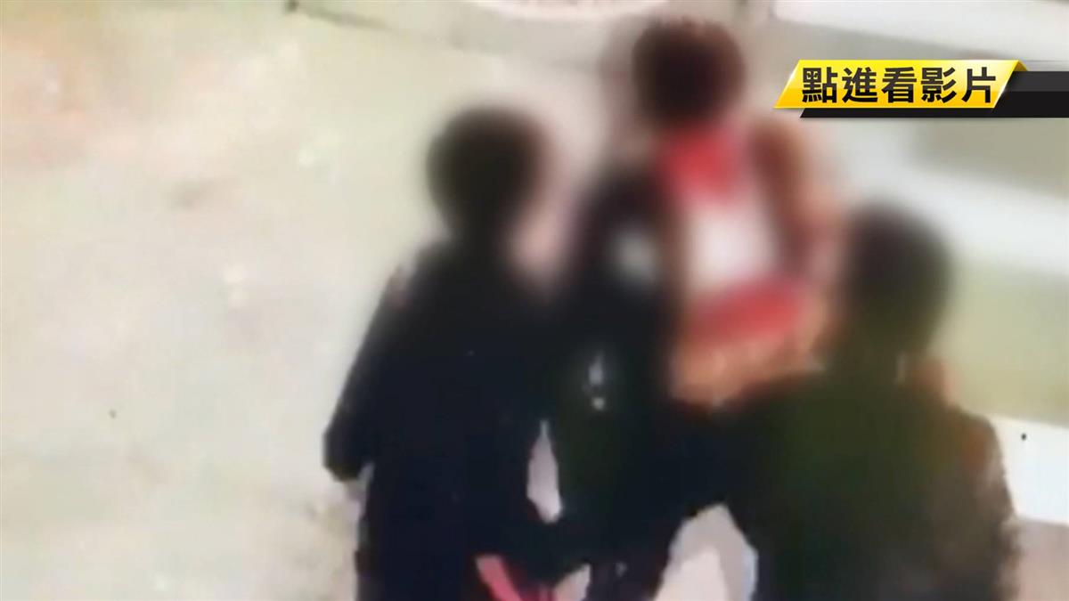 「不會滾到旁邊！」不滿前方買完鹹酥雞擋道 男嗆完遭扁