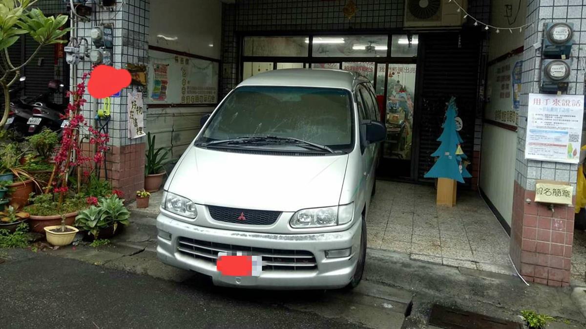 休假就停!廂型車不留電話 網曝大絕反擊