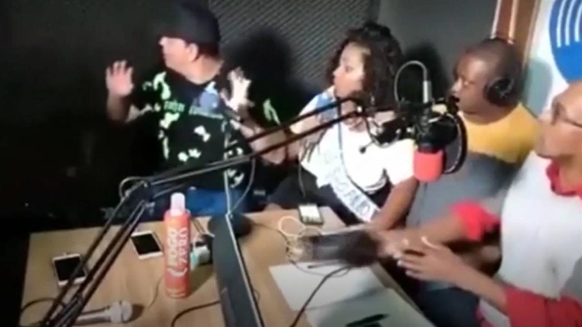 電台節目直播中…巴西歹徒持槍搶 網幫報警