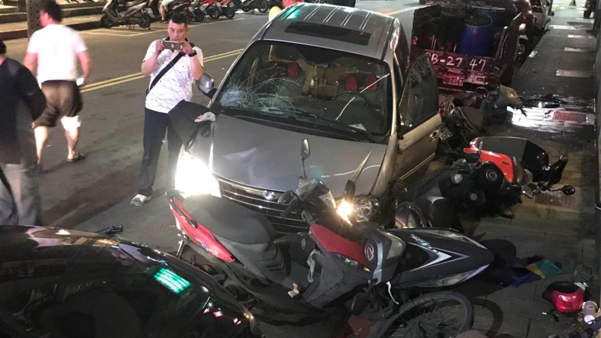 北市休旅車暴衝撞10車！2人送醫搶救