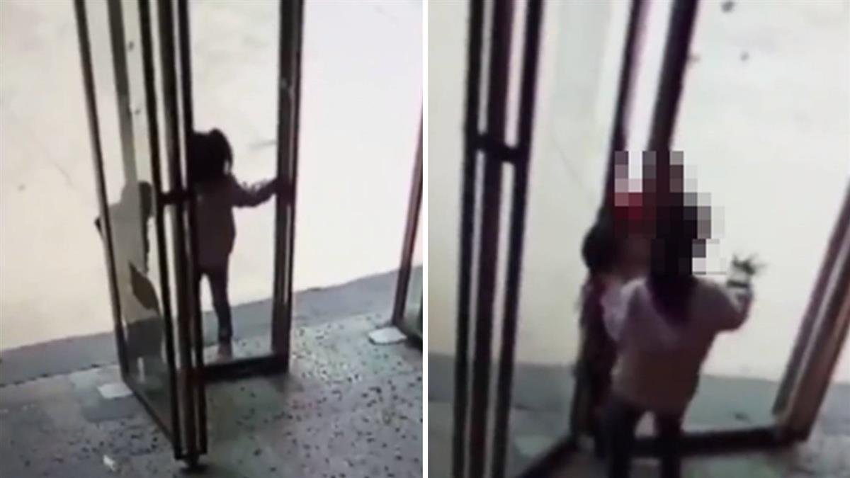 頭卡玻璃門縫!女孩嚇壞急狂推 男童慘遭夾死