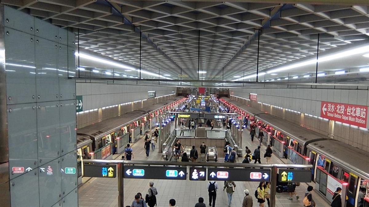 北捷驚傳男持刀上車 警調監視器...真相大白