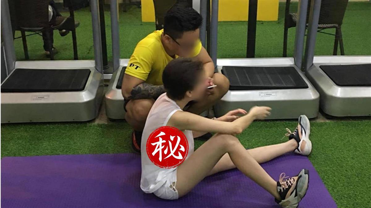 忘帶健身內衣！正妹穿薄透背心做運動 網怒了