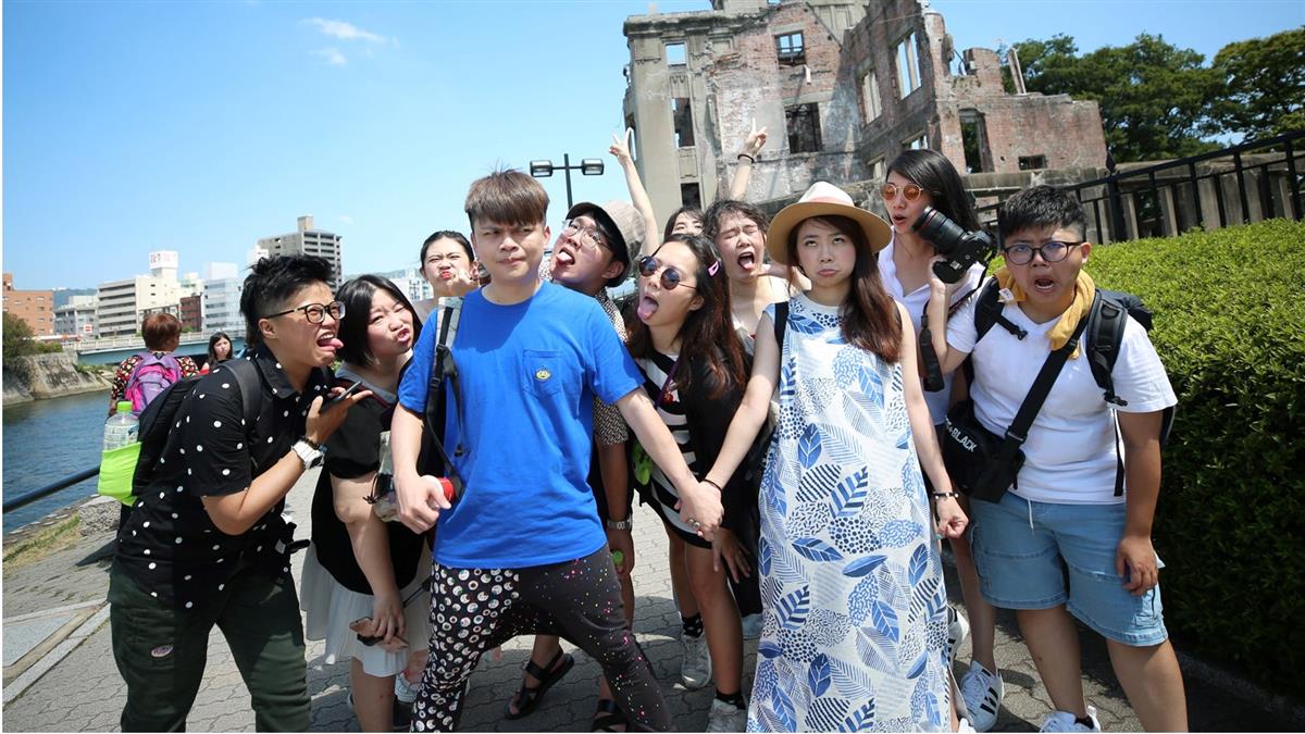 蔡阿嘎帶員工旅遊…網狂找大頭佛本尊 答案揭曉