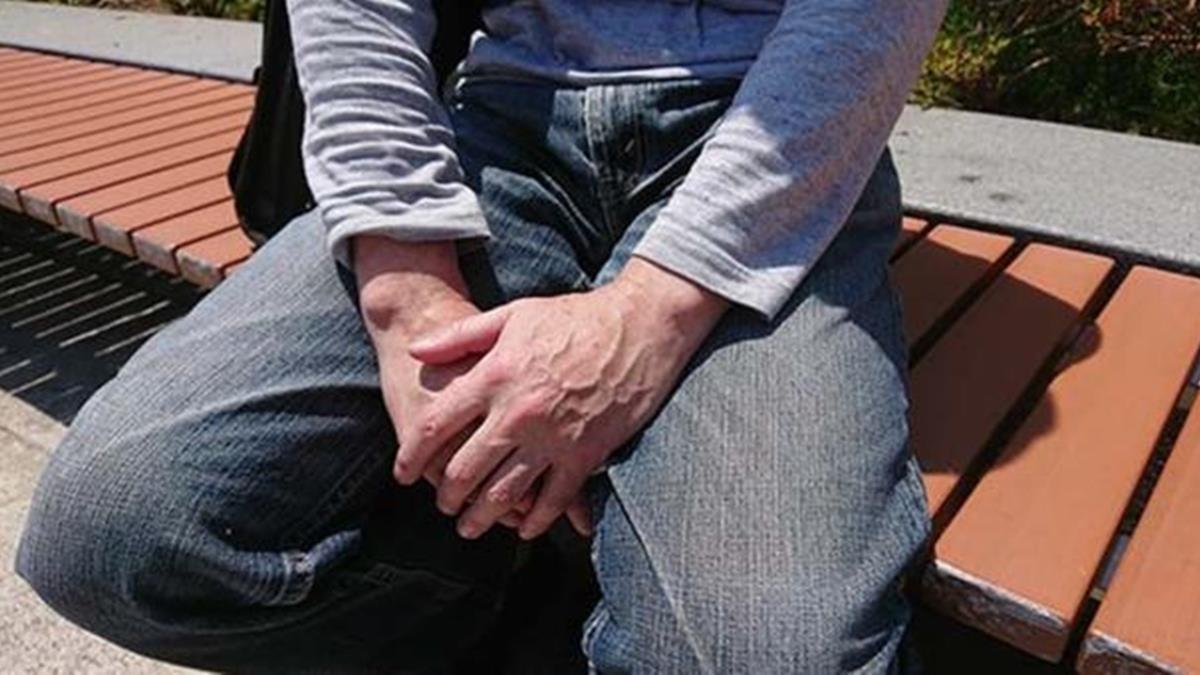 日本大叔慘遭中年解雇！曾年收300萬 卻因無力葬母被告