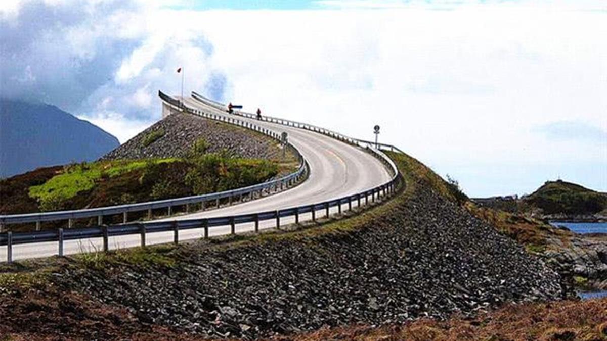 開過去就通天?世界上最嚇人的橋 驚悚畫面曝