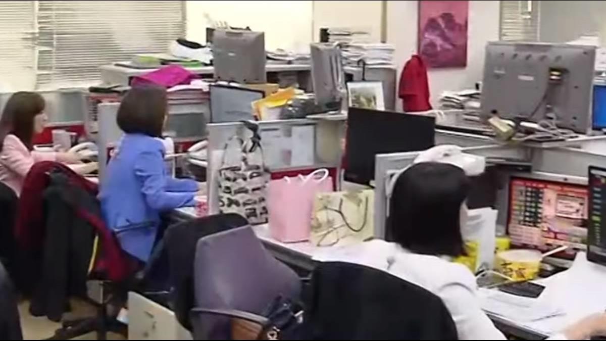 還要照顧家庭！六成女性不滿月收入