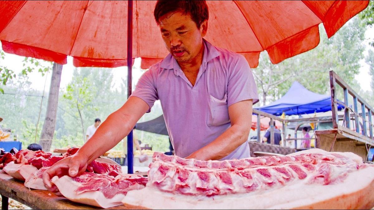 豬價暴漲46%吃不起?陸官媒籲:豬肉傷身少吃為好