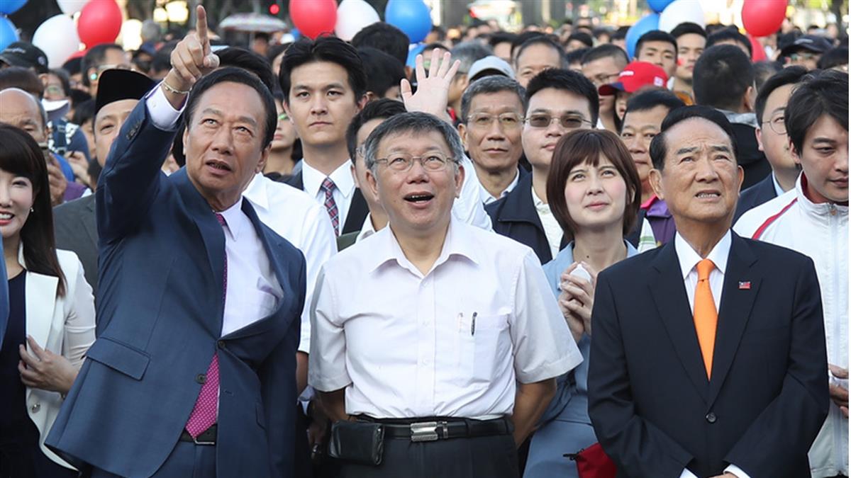 國慶升旗同框！郭台銘比X：不與宋楚瑜合作