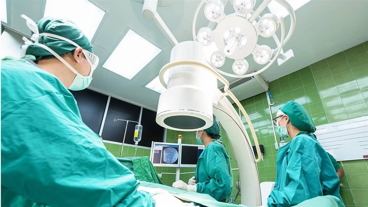 她下體狂流臭膿!醫驚見OO塞子宮20年…碎掉了