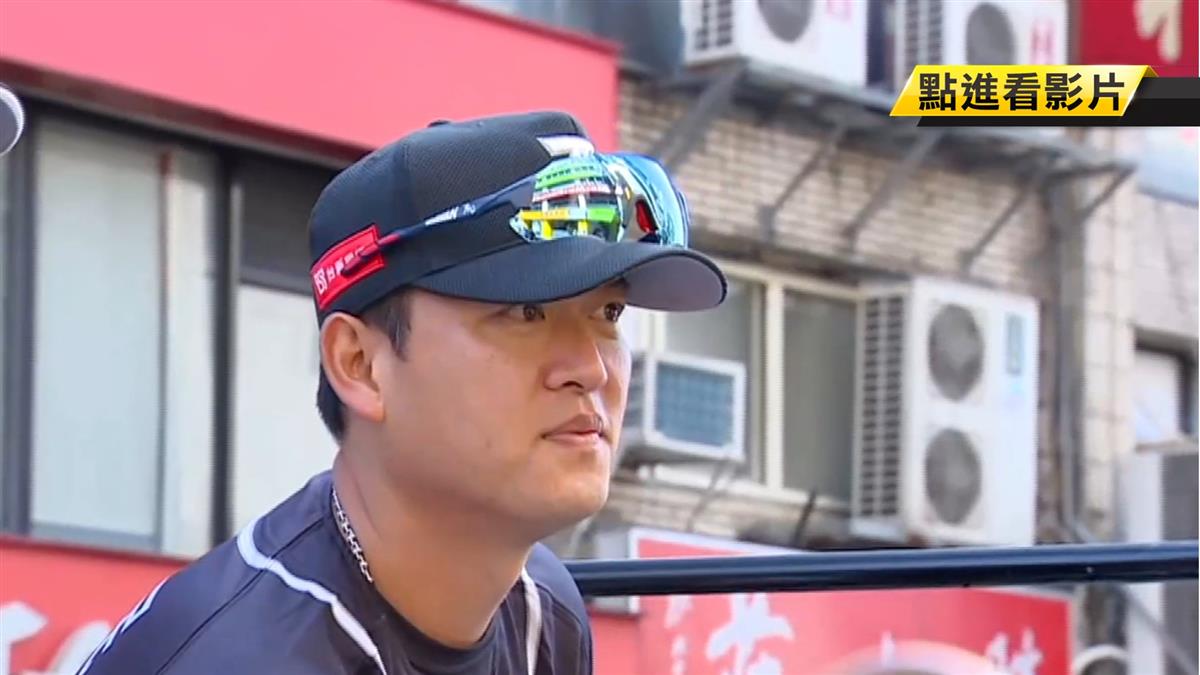 雙十英雄大遊行！王建民首上花車 民眾嗨翻