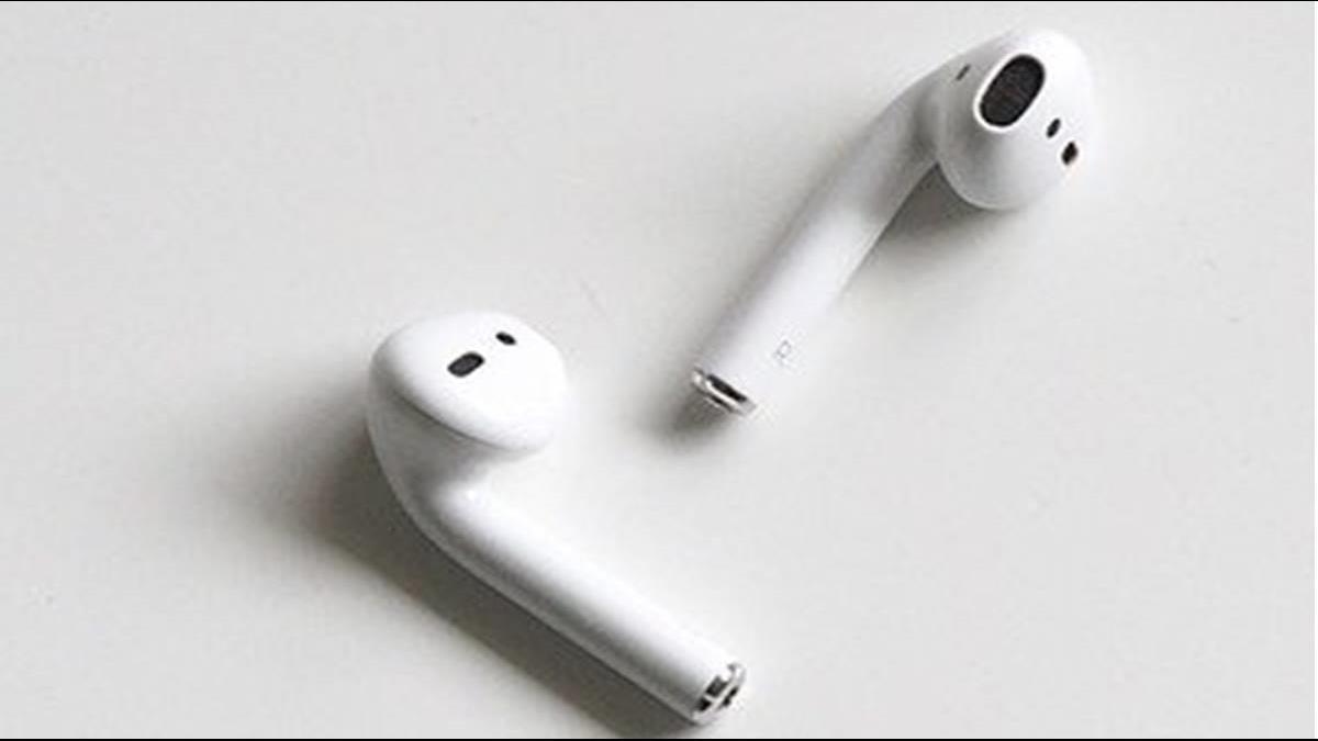 Airpods怎麼動都不會掉? 網授「這招」超專業 眾人全看傻