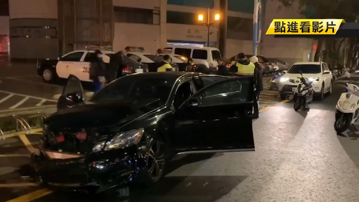 跨年夜不平靜！黑車肇逃還衝撞警車 警開2槍