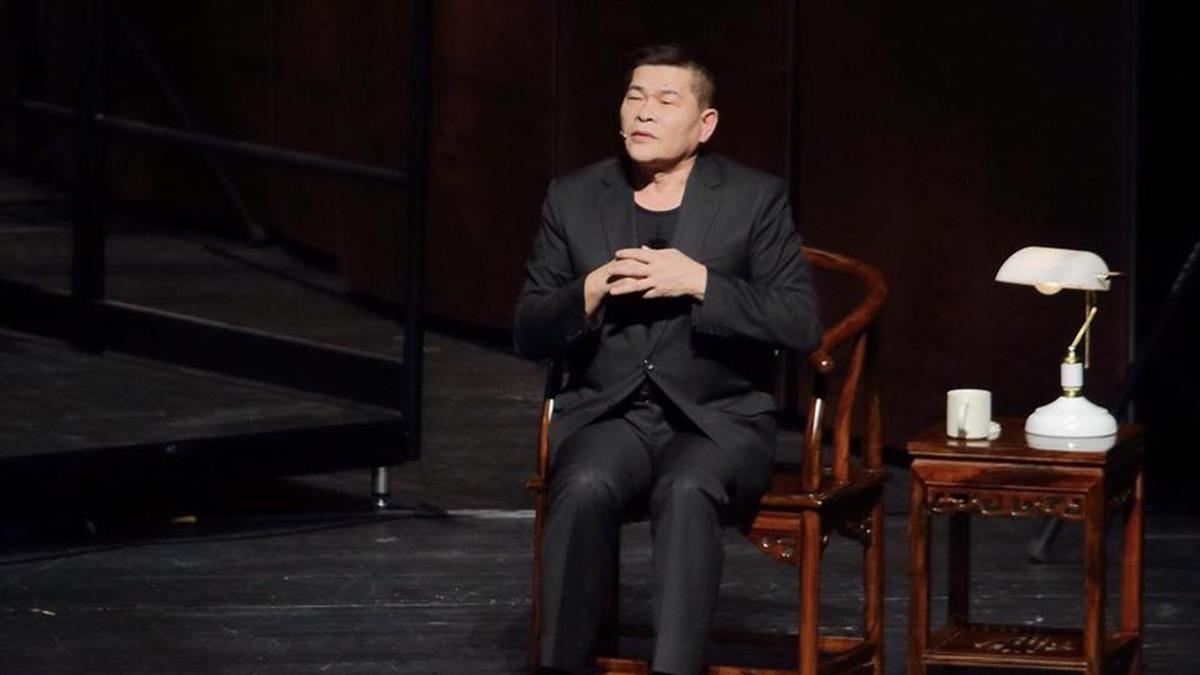 澎恰恰重摔髖骨錯位 坐輪椅忍痛錄影到凌晨