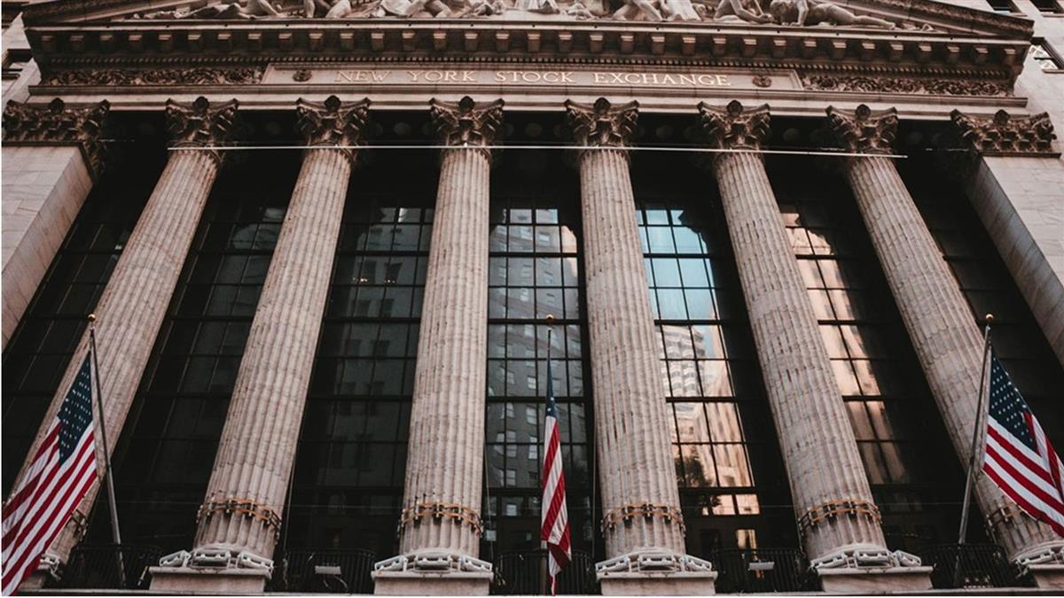 Fed無預警降息2碼！美股道瓊狂漲300點