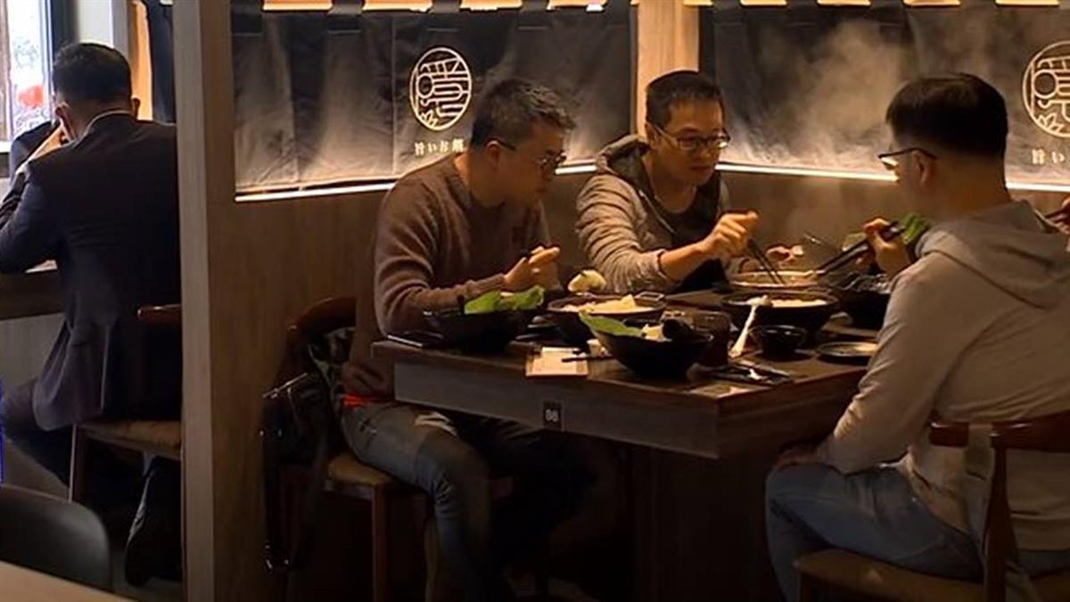 桌距3米!火鍋店抗武肺出招 加碼「裝隔板」防口沫