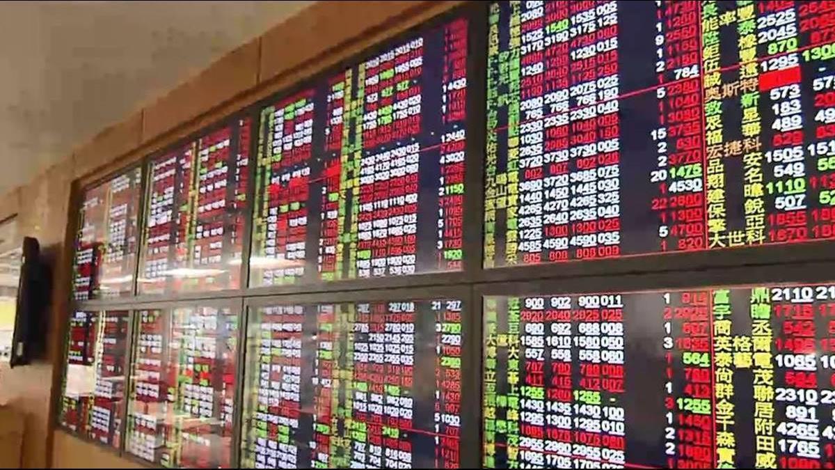央行降息箭在弦上 台幣定存面臨保一關卡