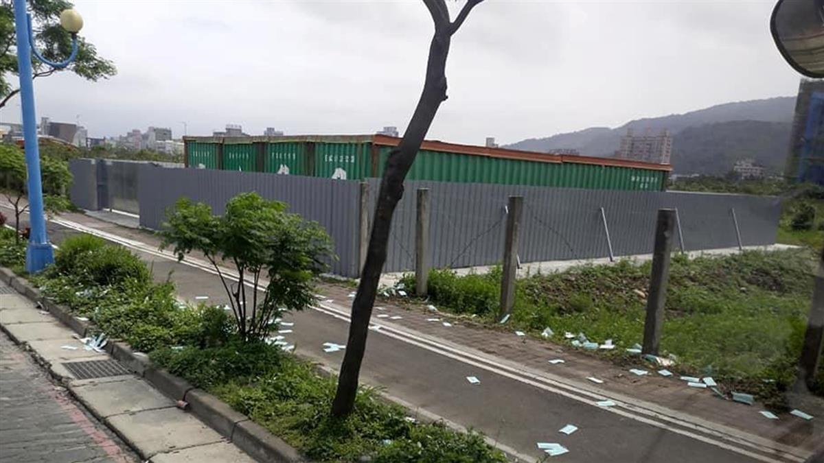 送口罩被嫌棄!男子氣炸全撒馬路 下場慘了