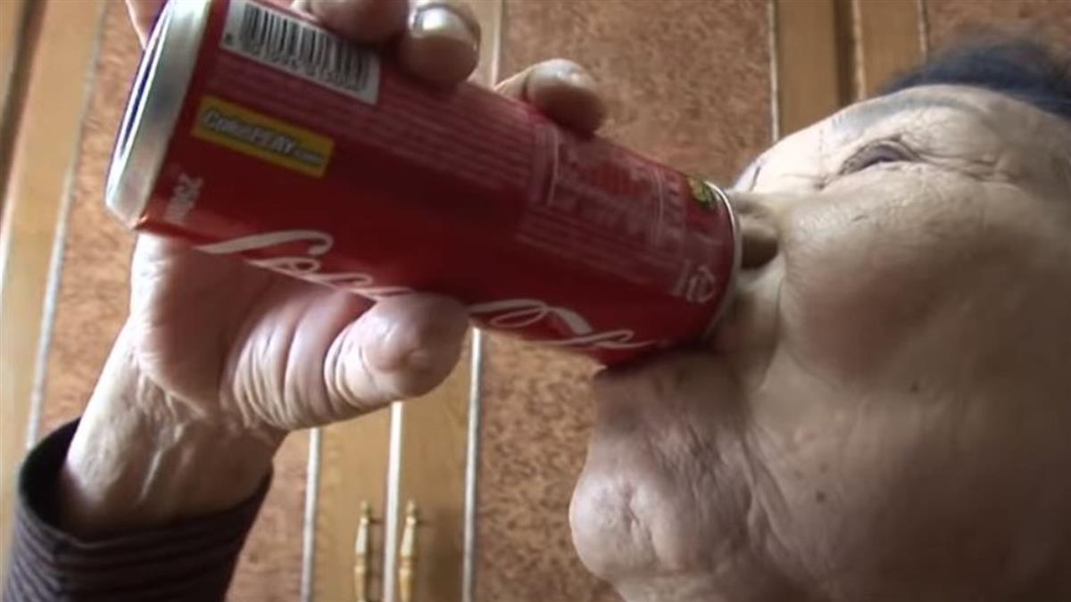 喝40年！74歲嬤每天喝10罐可樂 健檢結果出爐了