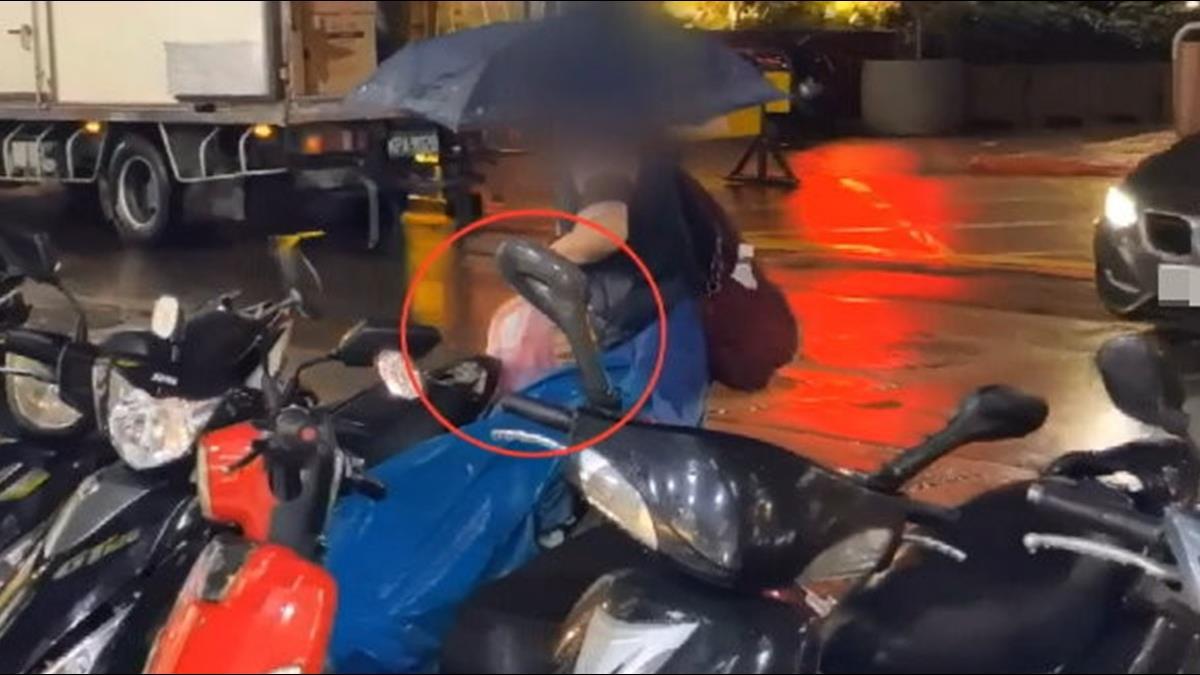 怪男頻撕機車繳費單 不知情騎士「恐繳370元罰鍰」