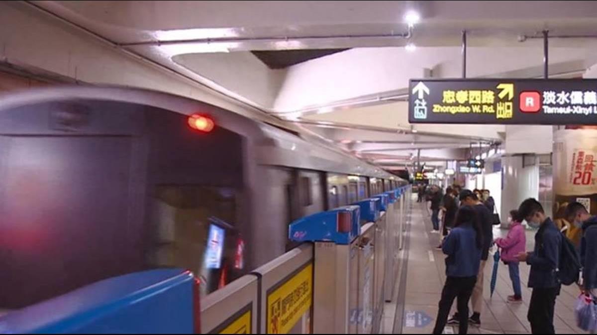 以前沒手機時坐捷運都在幹嘛? 網友滿滿回憶點出「這些神器」