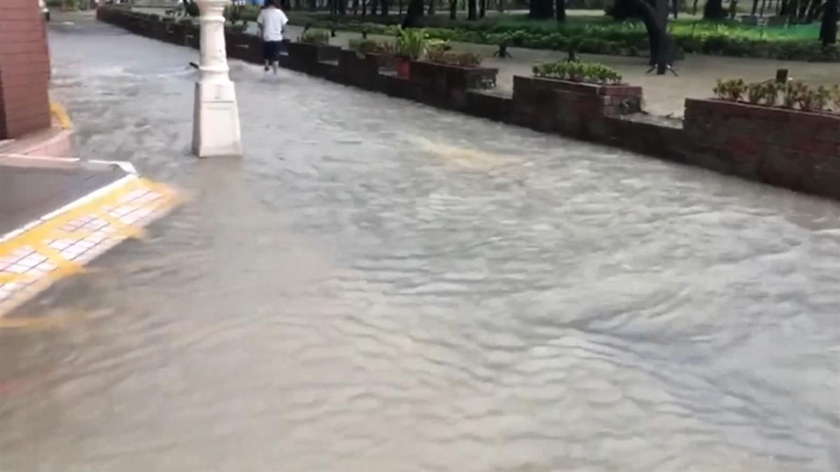 中國南方暴雨黃色預警 湖北宜昌嚴重積水
