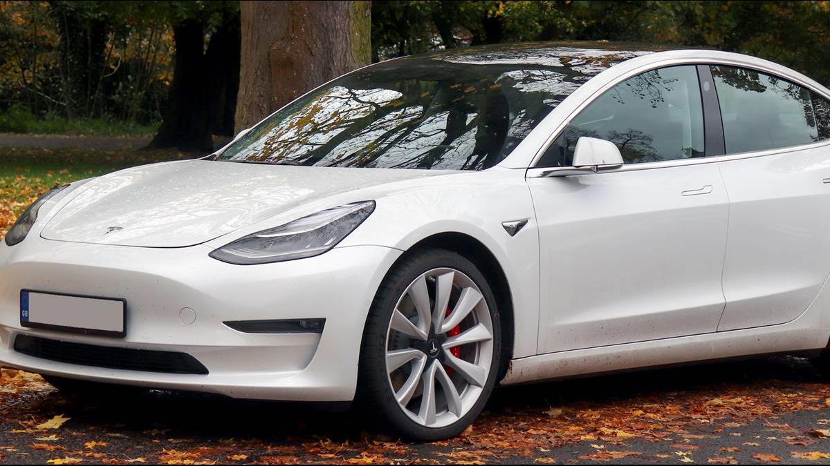 網購特斯拉Model 3當機! 心急父「狂按28次」釀悲劇
