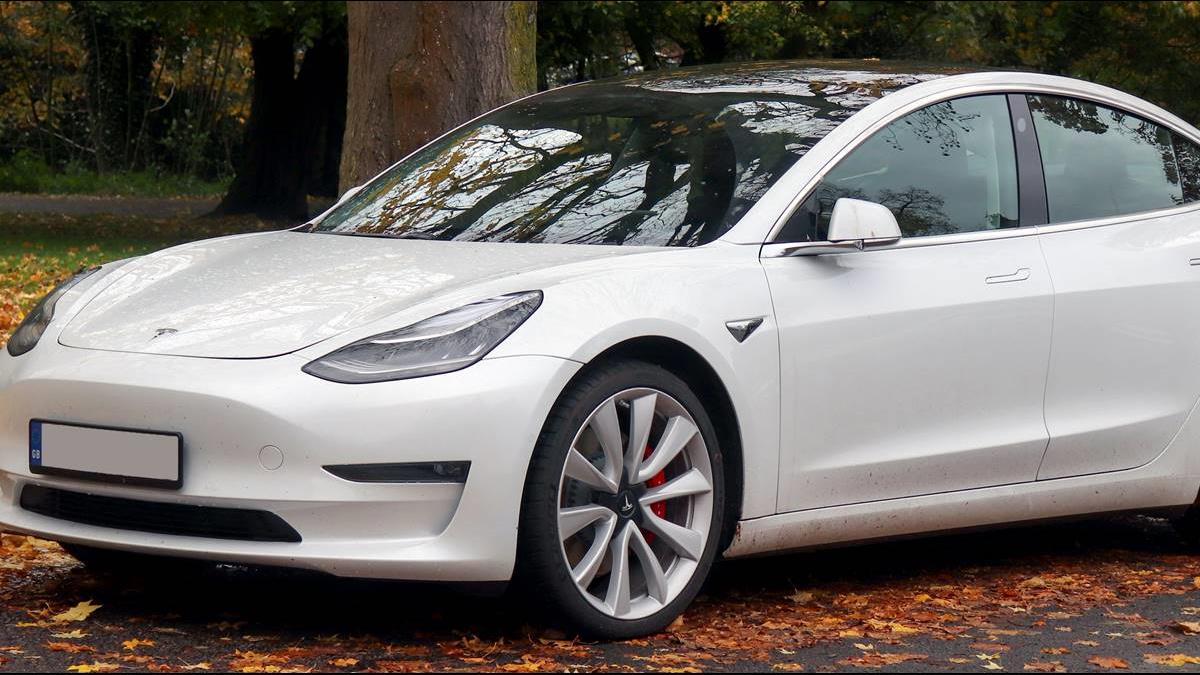 網購特斯拉Model 3當機！ 心急父「狂按28次」釀悲劇