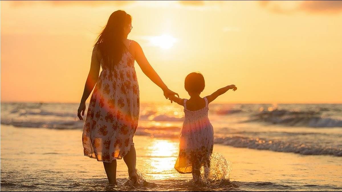 上班前孩子突問「你一天薪水多少?」 真相曝光引網鼻酸:好心疼