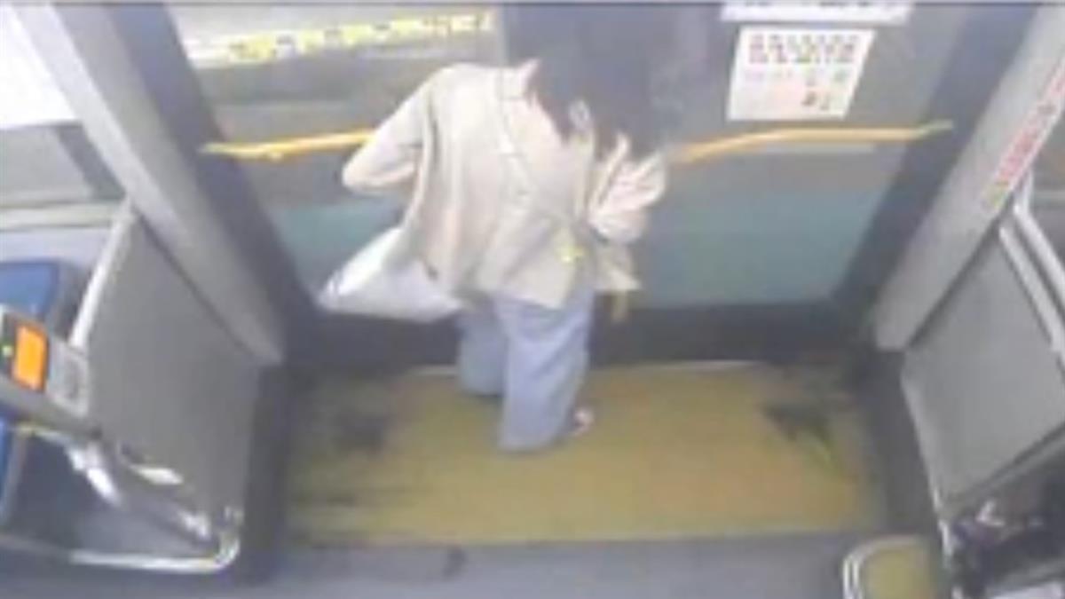 險生日變忌日!女大生遭公車猛夾頭 崩潰拍門求救:差點死掉