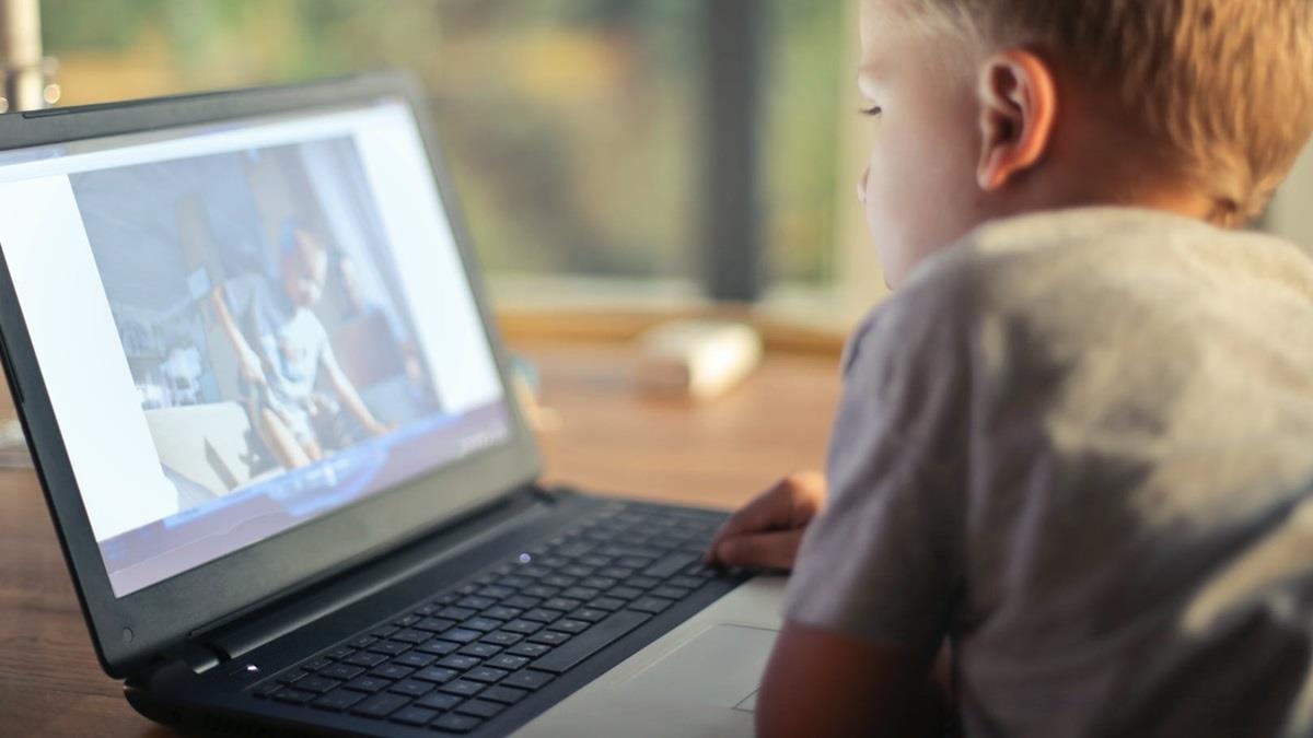 英6歲男童偷偷上網競標卡車！ 父收到帳單驚呆：已欠債73萬