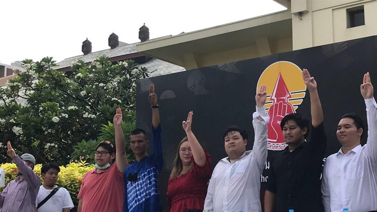 泰國學運再掀浪潮 19日夜宿法政大學要求王室改革