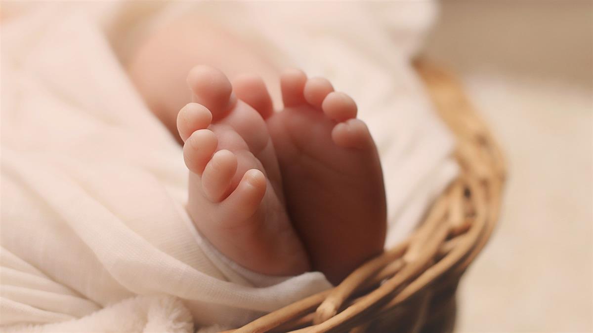 11天女嬰半夜慘叫大哭！母破門驚見她全身齒痕流血嚇癱軟