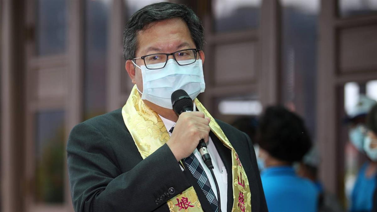 雙十國慶侯友宜騎單車 鄭文燦:幸福做為台灣人