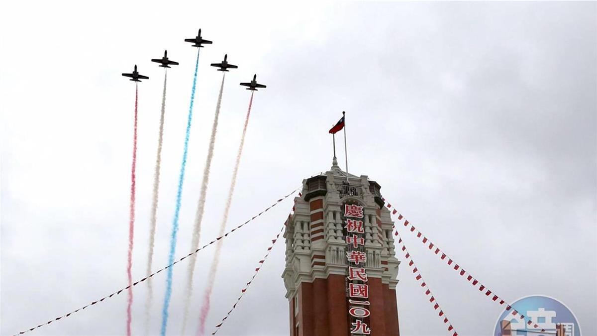 防疫英雄領唱國歌 F16、雷虎小組衝場超吸睛