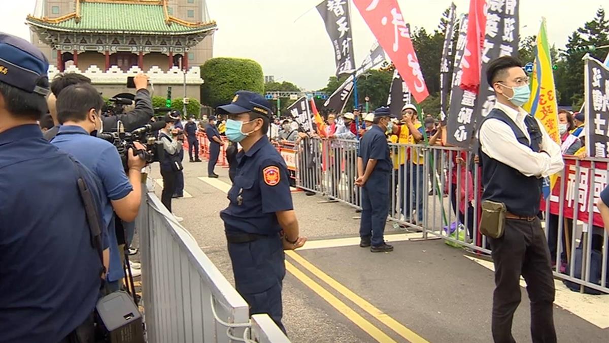 國慶動員1500警維安 金釵消毒挨罵椅子太濕