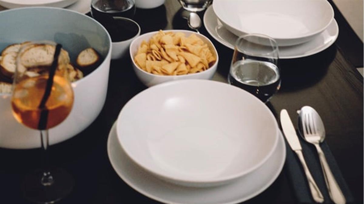 女友發薪不願請客「堅持還錢」 他嘆金錢觀差異大：平行時空