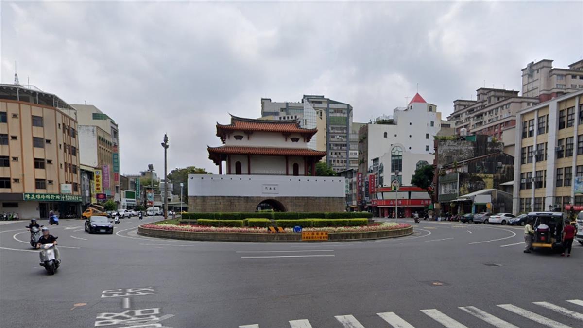 台南東門機車碰撞超跑小牛！目擊者嚇呆：賠死了