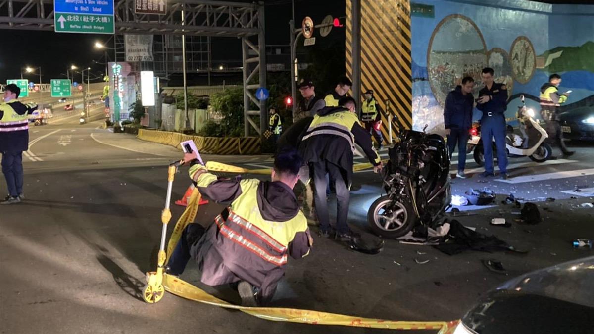 士林汽機車相撞！車頭全毀 60歲翁失去生命跡象搶救中