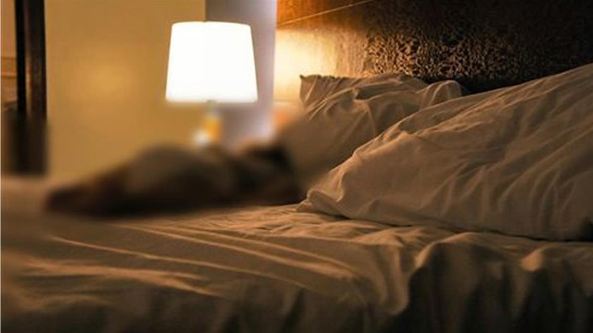 苗栗美少女遭姑丈友脫褲性侵！不顧掙扎 強摀嘴拖房內硬啪