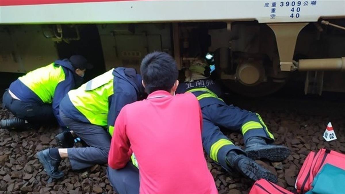 快訊／羅東爆旅客墜軌意外！婦人遭普悠瑪撞上卡車底