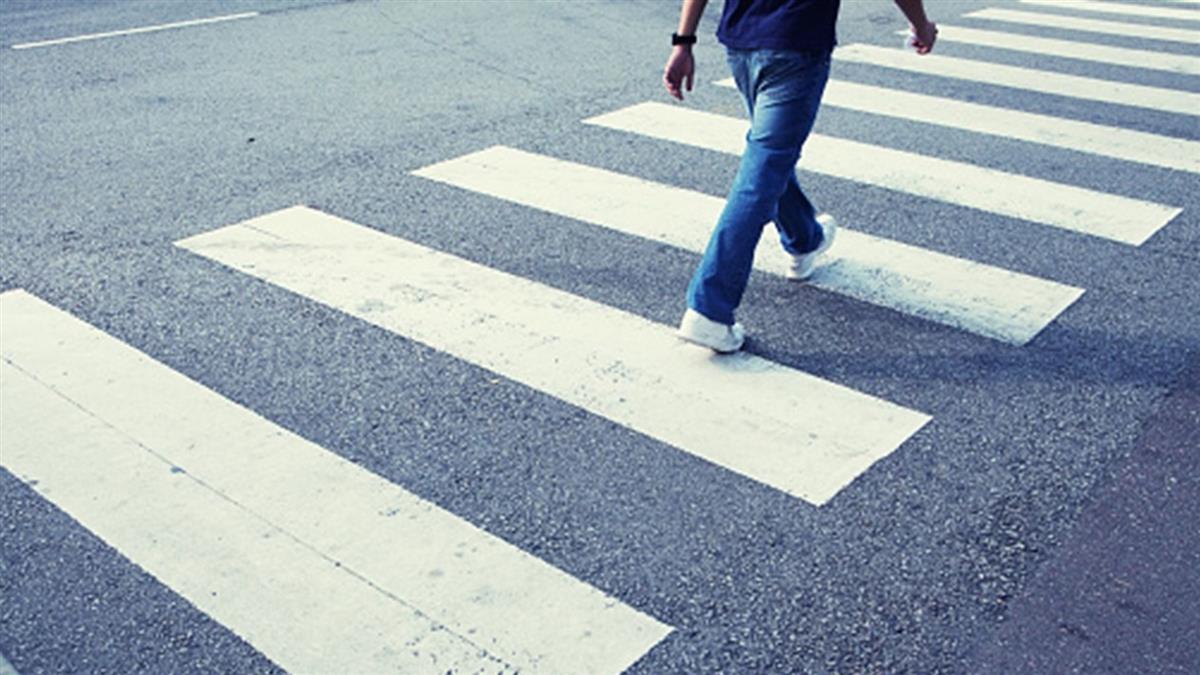 男突衝出馬路被撞死！桃園騎士只有2秒反應 無罪原因曝