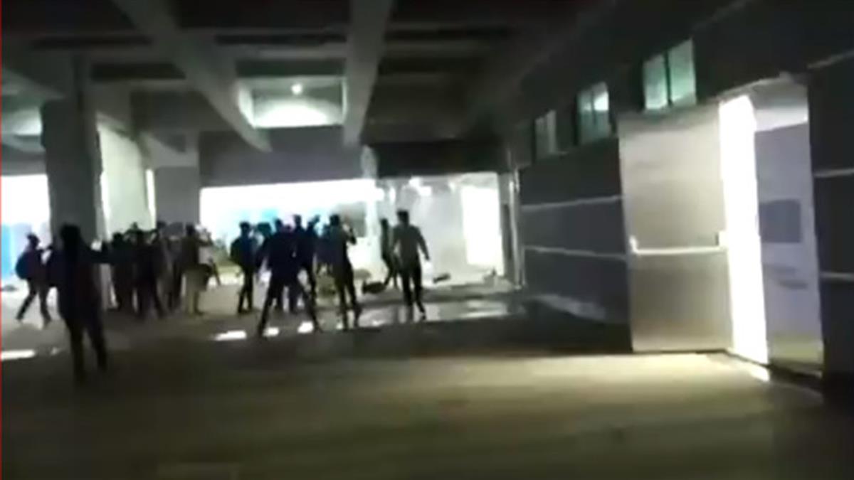快訊/緯創印度iPhone廠驚傳暴動!上千員工砸毀公司