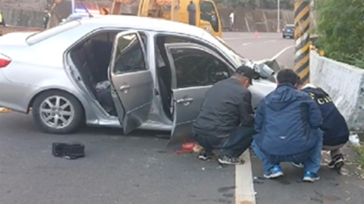 快訊／台南重大車禍 轎車疑自撞2人無生跡1重傷送醫