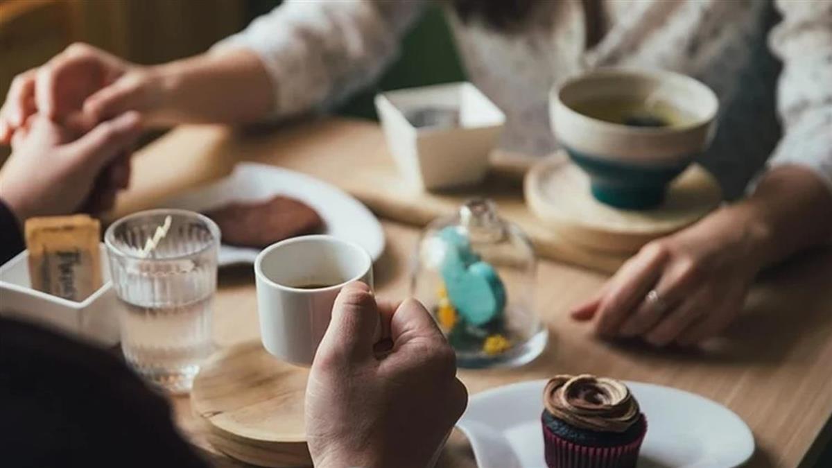約會裝小鳥胃保持形象!男伴一走…她暴風嗑光整碗炒飯