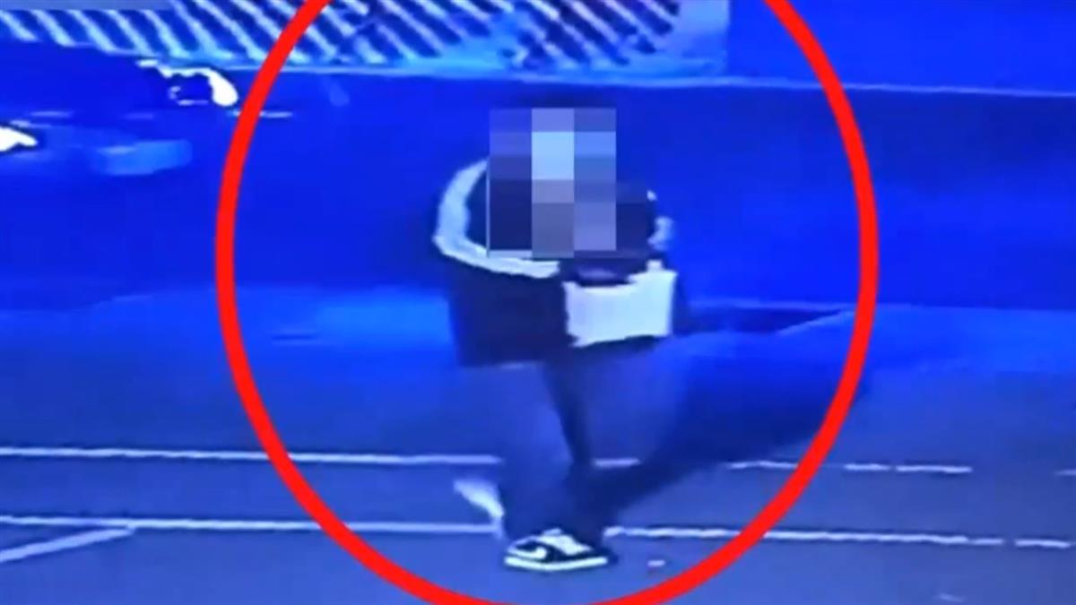 妹子背名牌包台北大學慢跑 遭壯男搶劫「拖行雙腿爆血」