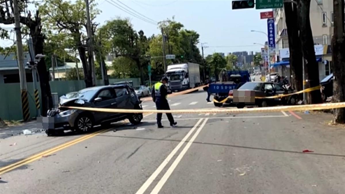 影片曝光！轎車突猛烈衝撞停紅燈2車 釀1死3傷